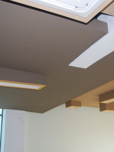 Concept tavan pentru zona de birouri 
